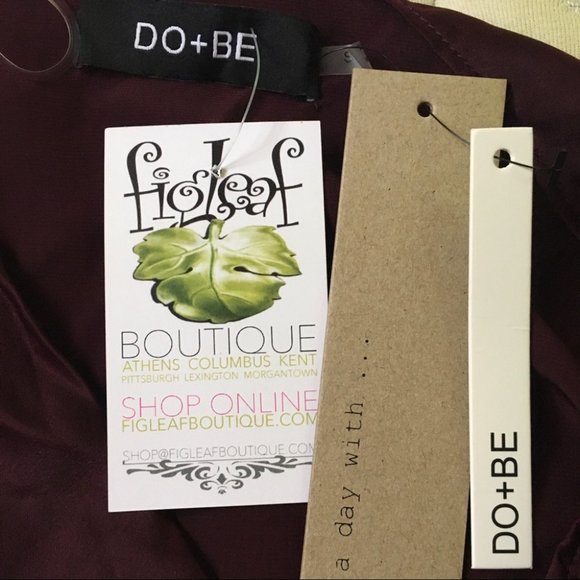 DO+BE Women’s Ruby Red Satin Top Size Small Medium - Picture 3 of 4